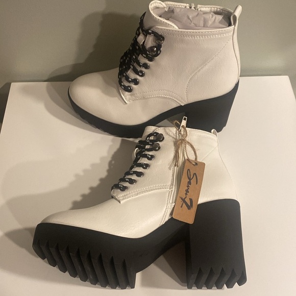 SEVEN7 Women's Flatiron Lug Sole Boots Size 7 - Picture 5 of 5